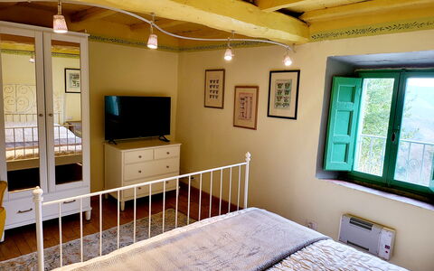 La Casa degli Artisti, Jacuzzi, Marliana: Möbel, Interior Design, Wand, Fussboden, Flooring, Holz, Decke, Zimmer, Schlafzimmer, Bett