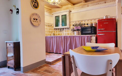 La Casa degli Artisti, Jacuzzi, Marliana: Interior Design, Flooring, Major Appliance, Fussboden, Holz, Möbel, Küchengerät, Decke, Küche, Zimmer