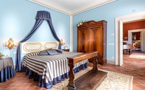 Splendida: Möbel, Interior Design, Flooring, Schlafzimmer, Holz, Fussboden, Bett, Zimmer, Decke, Beleuchtung