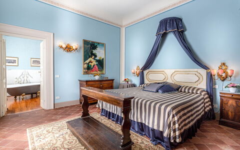 Splendida: Möbel, Interior Design, Bett, Schlafzimmer, Wand, Flooring, Holz, Fussboden, Bettdecke, Bedding