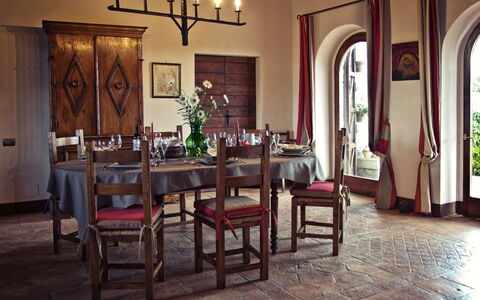 Selvamica: Möbel, Interior Design, Tabelle, Flooring, Stuhl, Holz, Esszimmer, Fussboden, Küche & Esszimmer Tisch, Beleuchtung