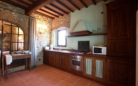 Mattei Villa: Wand, Möbel, Interior Design, Flooring, Küche, Countertop, Fussboden, Decke, Cabinetry, Zimmer