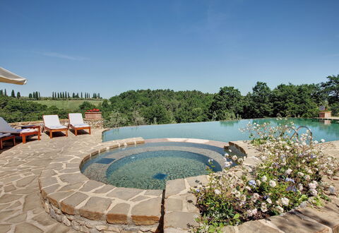 Mattei Villa: Schwimmbad, Flagstone, Water Feature, Gartenmöbel, Resort, Landscaping, Design, Hinterhof, Fliese, Eco Hotel