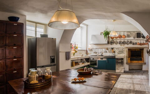 Romantica 16: Möbel, Interior Design, Küche, Flooring, Countertop, Beleuchtung, Light Fixture, Decke, Zimmer, Cabinetry