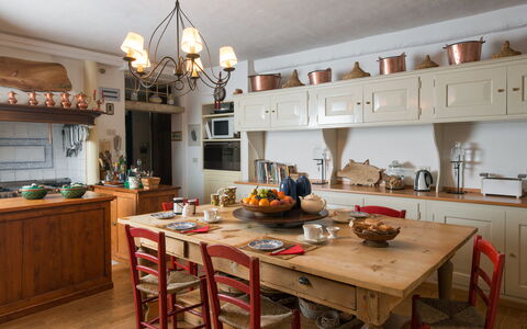 Galero: Möbel, Küche, Interior Design, Cabinetry, Flooring, Countertop, Holz, Tabelle, Küche & Esszimmer Tisch, Zimmer