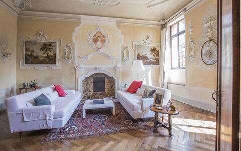 Jasmine Villa: Möbel, Interior Design, Flooring, Wand, Fussboden, Couch, Holz, Decke, Wohnzimmer, Beleuchtung