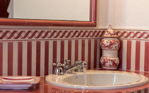 Molinazzo: Interior Design, Bad Sink, Armatur, Zapfhahn, Zimmer, Installation, Porzellan, Badezimmer, Fliese, Sinken