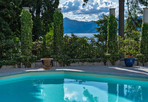 Camilla Villa: Blau, Schwimmbad, Schatten, Eco Hotel, Landscaping, Resort, Immergrün, Tropen, Ferienort