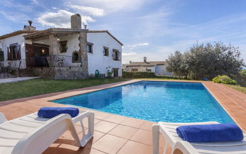 Villa Joan Salvat: Blau, Bauernhaus, Estate, Villa, Schwimmbad, Hotel