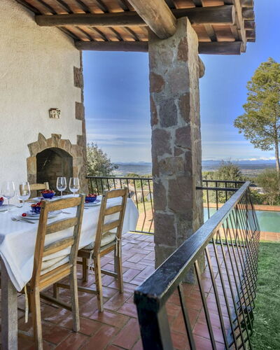 Villa Joan Salvat: Möbel, Stuhl, Eco Hotel, Schatten, Estate, Villa, Bauernhaus, Resort, Schwimmbad, Steinwand