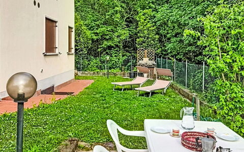 Le Busatte: Garten, Tisch Im Freien, Rasen, Hinterhof, Gartenmöbel, Stuhl, Garten, Schatten, Landscaping, Küche & Esszimmer Tisch