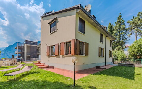 Le Busatte: Zuhause, Haus, Wohngebiet, Die Architektur, Menschliche Siedlung, Balkon, Vorort, Estate, Garten, Farbe