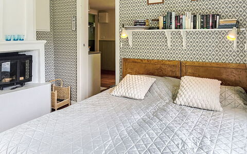 Torpet i Småland: Interior Design, Schlafzimmer, Wand, Bett, Holz, Bedding, Bettdecke, Möbel, Flooring, Fussboden