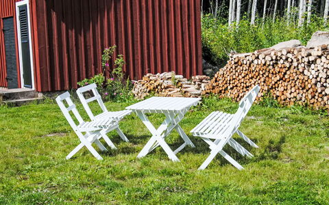 Torpet i Småland: Möbel, Schatten, Veranda, Stuhl, Gartenmöbel, Outdoor Struktur, Eco Hotel, Balkon, Pergola, Deck