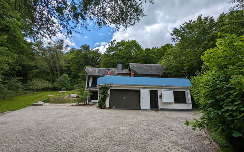 Villa 111 an der Loreley mit Sauna: Baum, Zuhause, Haus, Hütte, Dach, Ländliches Gebiet, Dorf, Auffahrt, Gartenbauten, Estate