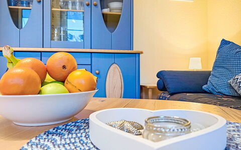 Möwenblick: Möbel, Interior Design, Zimmer, Wohnung, Servierware, Wohnzimmer, Cabinetry, Dishware, Holzbeize