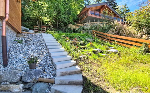 Nendaz 288: Strauch, Garten, \Fels, Treppe, Ground, Hütte, Landscaping, Walkway, Garten, Hinterhof