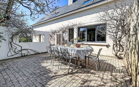 Kervourden: Zuhause, Wohngebiet, Haus, Tür, Estate, Schatten, Hütte, Stuhl, Garten, Beton