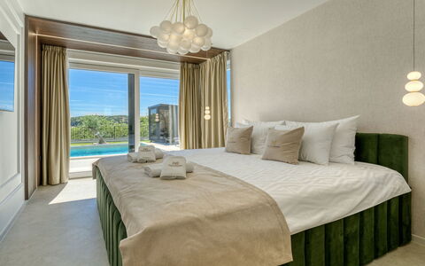 Loparia: Interior Design, Flooring, Fussboden, Möbel, Holz, Decke, Schlafzimmer, Bett, Textil, Beleuchtung