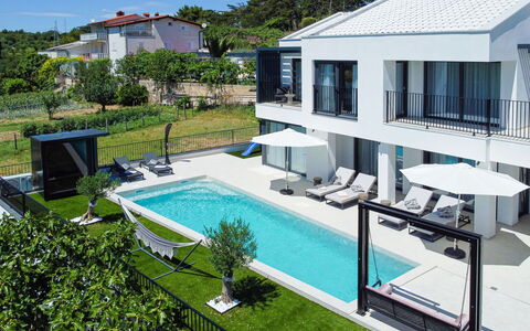 Loparia: Schwimmbad, Resort, Wohngebiet, Freizeit, Eco Hotel, Estate, Villa, Hof, Hotel, Schatten