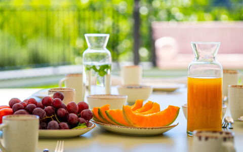 Loparia: Essen, Geschirr, Obst, Zutat, Servierware, Produzieren, Drinkware, Tabelle