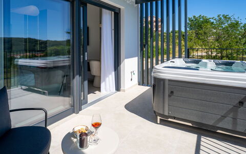 Loparia: Verbundwerkstoff, Schwimmbad, Armatur, Resort, Badewanne, Hotel, Jacuzzi, Eco Hotel, Villa