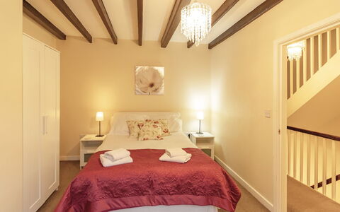 Robins Nest: Interior Design, Fussboden, Flooring, Decke, Schlafzimmer, Zimmer, Bett, Beleuchtung, Möbel, Bettdecke