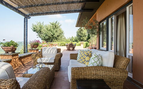 Villa El Olivar: Möbel, Stuhl, Gartenmöbel, Tabelle, Tisch Im Freien, Resort, Blumentopf, Schatten, Eco Hotel, Garten