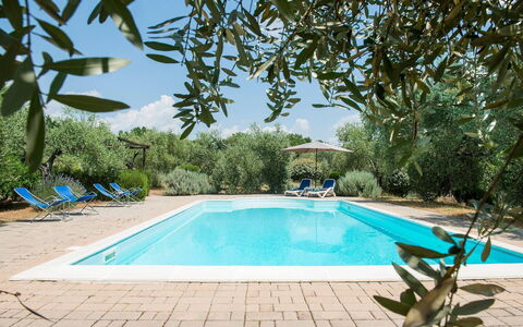 Villa El Olivar: Blau, Schwimmbad, Estate, Resort, Hazienda, Landscaping, Gartenmöbel, Villa, Eco Hotel, Hinterhof