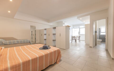Appartamento Monomare, Gallipoli: Fussboden, Flooring, Interior Design, Decke, Holz, Möbel, Zimmer, Schlafzimmer, Bett, Wohnung