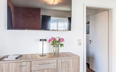 Alpenlodge Grünten 110.6: Interior Design, Möbel, Flooring, Fussboden, Zuhause, Zimmer, Wohnung, Bilderrahmen, Wohnzimmer, Zimmerpflanze