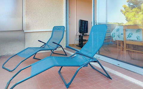Les Jardins du Soleil: Blau, Gartenmöbel, Möbel, Sonnenliege, Schwimmbad, Stuhl, Verbundwerkstoff, Schatten, Resort, Läge