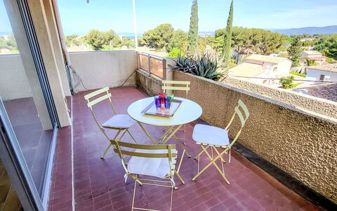 Les Jardins du Soleil: Möbel, Gartenmöbel, Stuhl, Balkon, Tisch Im Freien, Schatten, Holzbeize, Eco Hotel, Küche & Esszimmer Tisch, Zimmerpflanze