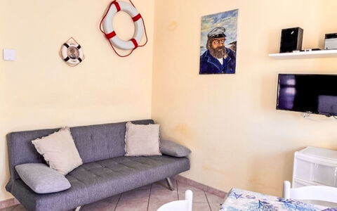 Residenza del Sole: Möbel, Fussboden, Flooring, Wohnung, Stuhl, Schatten, Wohnzimmer, Kaffetisch