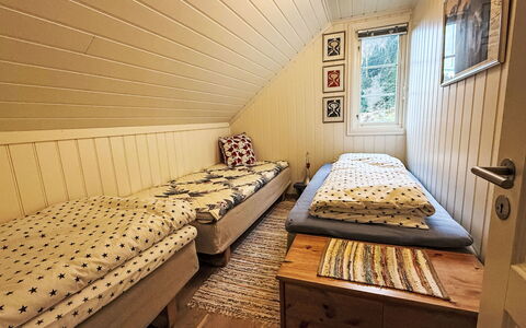 Ese Panorama: Bett, Schlafzimmer, Holz, Bettdecke, Bedding, Fussboden, Flooring, Interior Design, Bettrahmen, Möbel