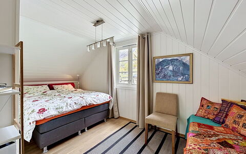 Ese Panorama: Interior Design, Flooring, Fussboden, Holz, Schlafzimmer, Decke, Bett, Möbel, Zimmer, Bettdecke