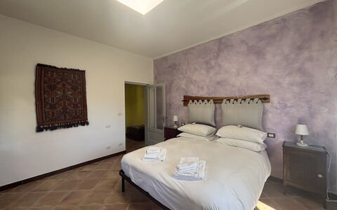 Apartment, Garden, Beigua Unesco Global Geopark: Bett, Interior Design, Schlafzimmer, Möbel, Bettdecke, Bedding, Fussboden, Flooring, Decke, Zimmer