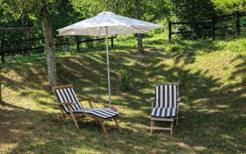 Apartment, Garden, Beigua Unesco Global Geopark: Möbel, Gartenmöbel, Holz, Stuhl, Schatten, Regenschirm, Garten, Rasen, Tisch Im Freien, Hartholz