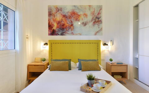 El Veril: Möbel, Bett, Interior Design, Schlafzimmer, Wand, Fussboden, Bedding, Bettdecke, Flooring, Zimmer