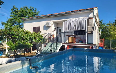 Majoli: Strauch, Wohngebiet, Zuhause, Estate, Garten, Rasen, Landscaping, Garten, Villa, Villa