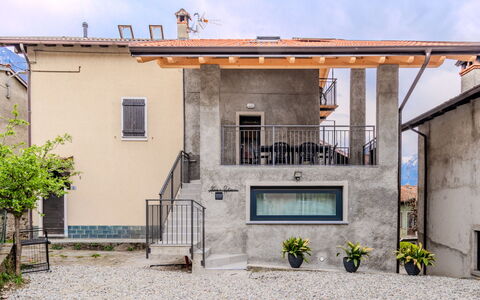 Colico 132: Wand, Zuhause, Haus, Fassade, Tür, Wohngebiet, Hütte, Balkon, Beton, Treppe
