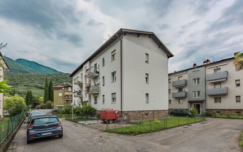Livia: Gebäude, Fenster, Wohngebiet, Nachbarschaft, Die Architektur, Haus, Zuhause, Menschliche Siedlung, Wohnung, Vorort
