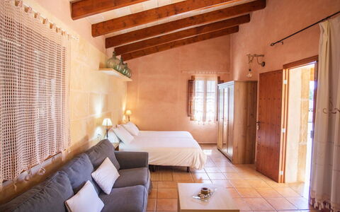 Ca Na Ines: Möbel, Interior Design, Flooring, Fussboden, Zuhause, Schwimmbad, Decke, Resort, Stuhl, Wohnung