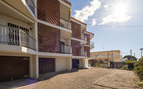 Delfines: Wohngebiet, Wohnung, Nachbarschaft, Balkon, Urban Design, Verbundwerkstoff, Eigentumswohnung, Mischnutzung, Schatten, Daylighting