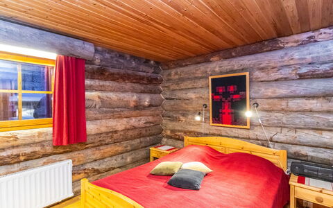 Äkästupa: Holz, Decke, Blockhaus, Holzbeize, Schlafzimmer, Hartholz, Bett, Hütte, Holzboden, Bedding