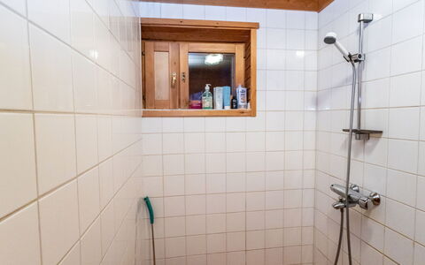 Äkästupa: Wand, Badezimmer, Armatur, Flooring, Fussboden, Interior Design, Installation, Duschkopf, Dusche, Zimmer