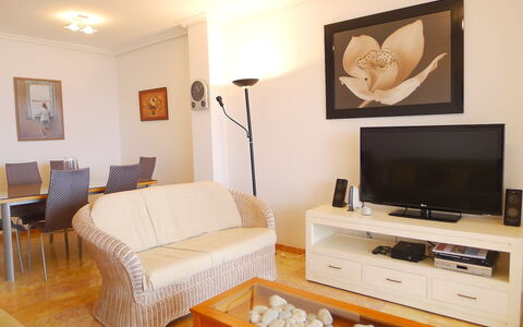 Altea Dorada: Zimmer, Möbel, Eigentum, Interior Design, Wohnzimmer, Tabelle, Gebäude, Fussboden, Wand, Haus