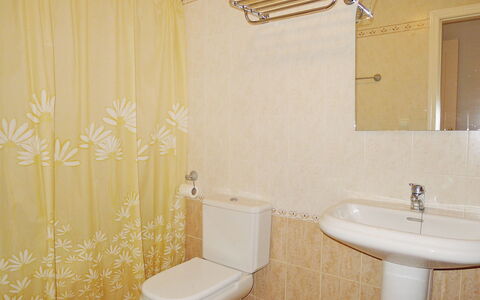 Altea Dorada: Badezimmer, Eigentum, Zimmer, Wand, Fliese, Interior Design, Bad Sink, Armatur, Die Architektur, Zapfhahn