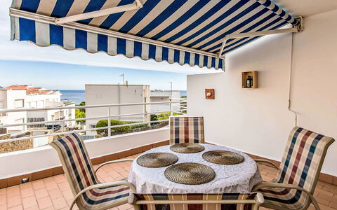 Salina: Schatten, Wohnung, Balkon, Landscaping, Garten, Gartenmöbel, Villa
