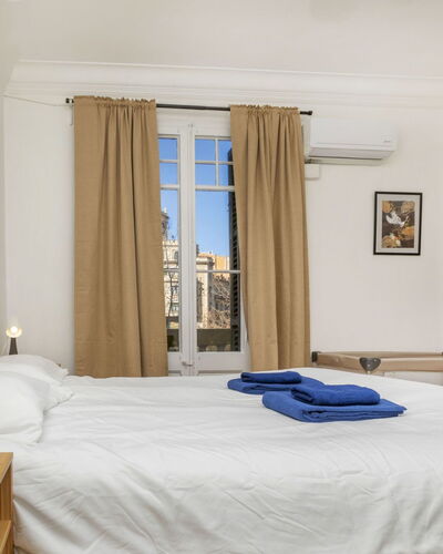Rocafort - Plaza España: Schatten, Wohnung, Balkon, Landscaping, Garten, Gartenmöbel, Villa